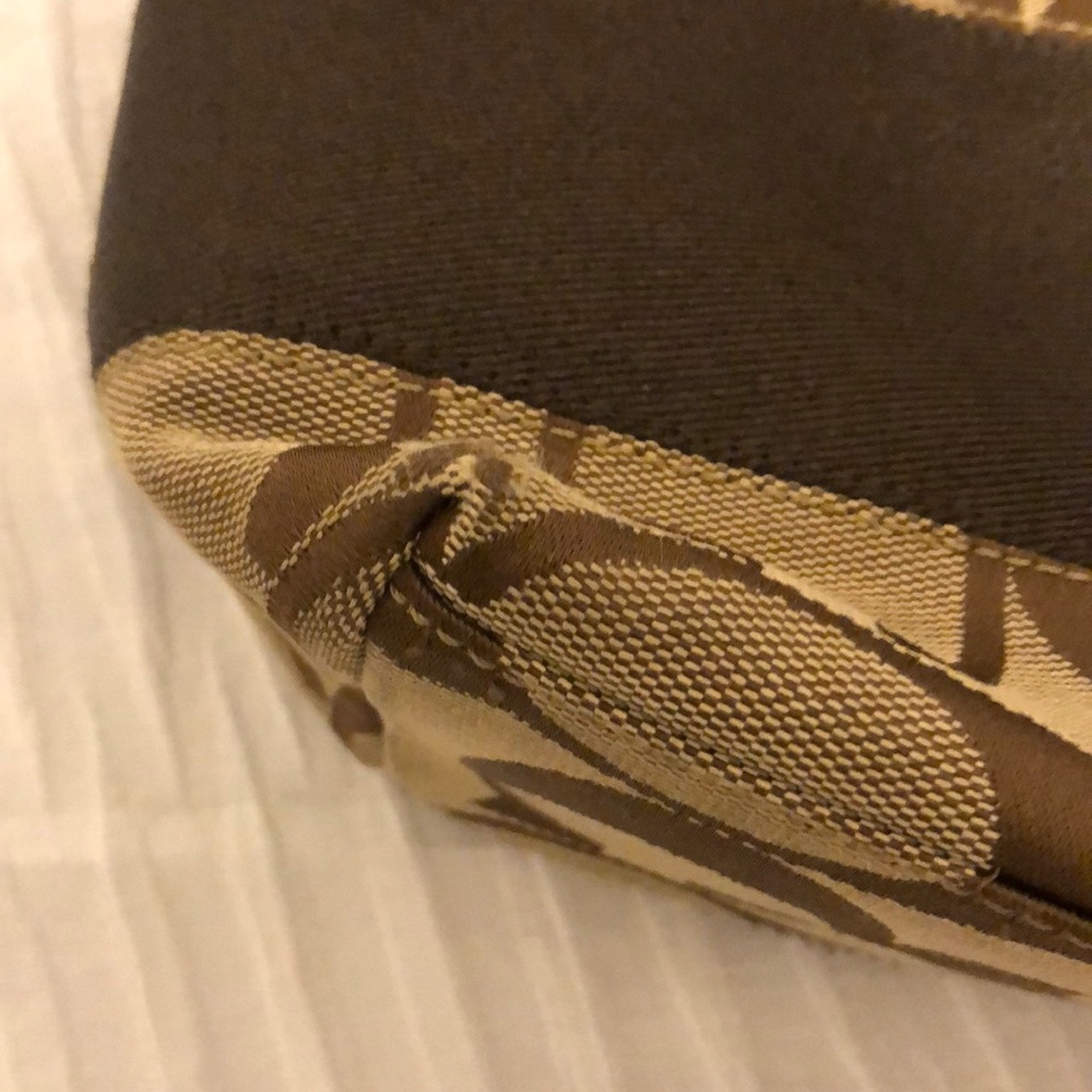 SignatureCoach Tote - Picture 7 of 8